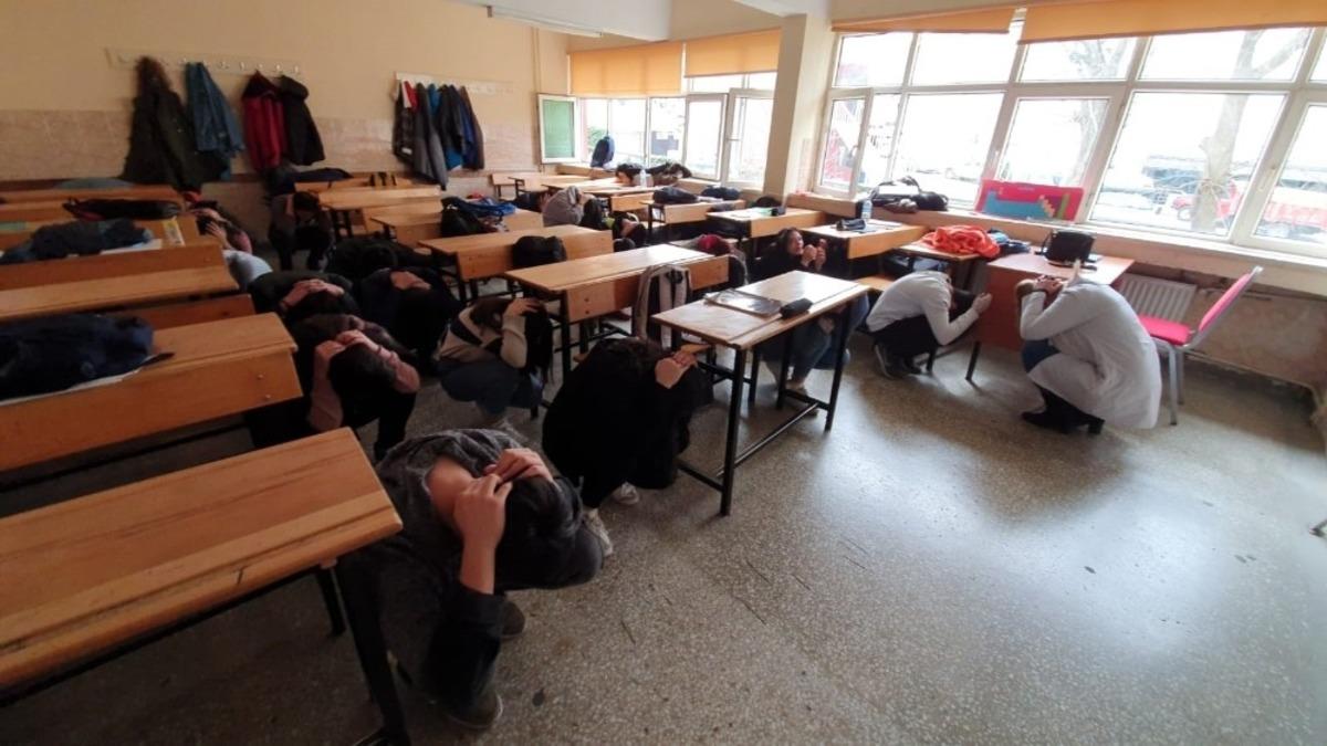 Giresun&rsquo;da yangın ve deprem tatbikatı ger&ccedil;eğini aratmadı