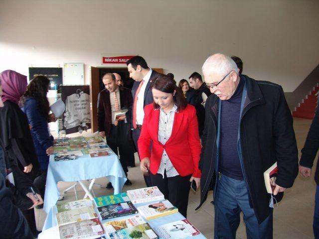 Pazaryeri’nde Kitap Mezatı’na büyük ilgi