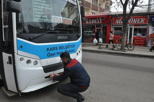 Kars’ta dolmuşçular Türk Bayrağı ve siyah kurdele bağladı