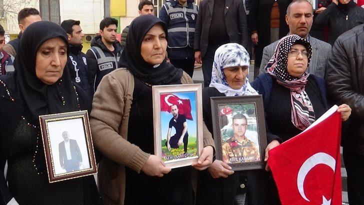 HDP önünde evlat nöbeti tutan aileler Esed’in fotoğrafını yaktı G5