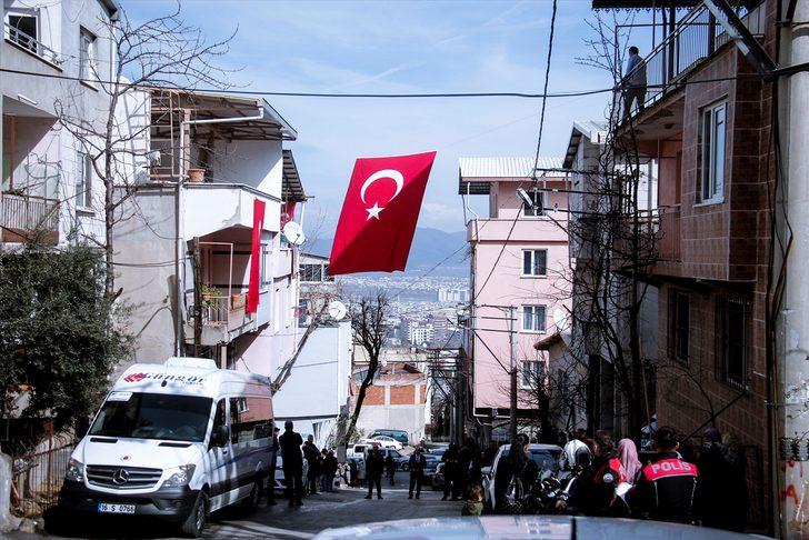 İdlib'de şehit olan Piyade Uzman Çavuş Yılmaz'ın şehadet haberi babasına verildi G1