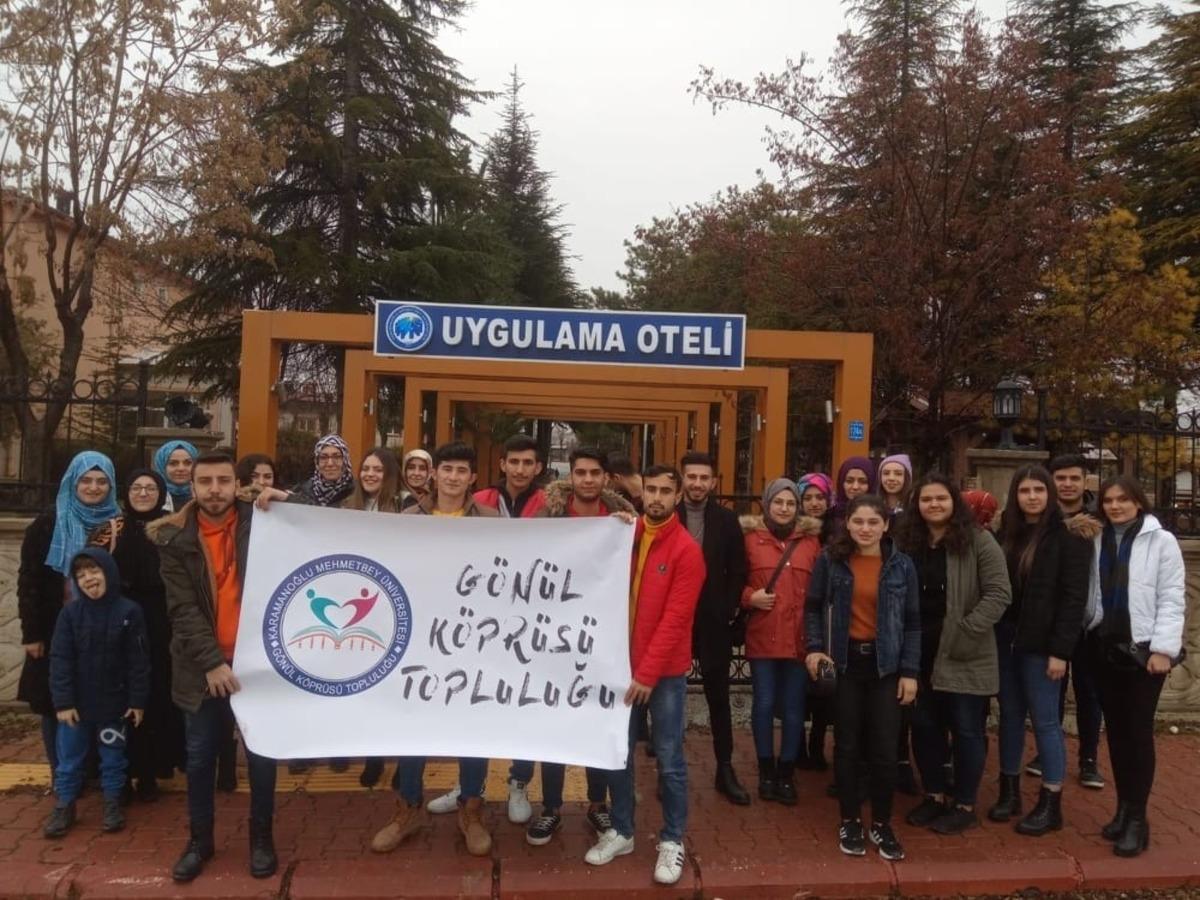 KM&Uuml; &ouml;ğrencilerinden huzurevi ziyareti