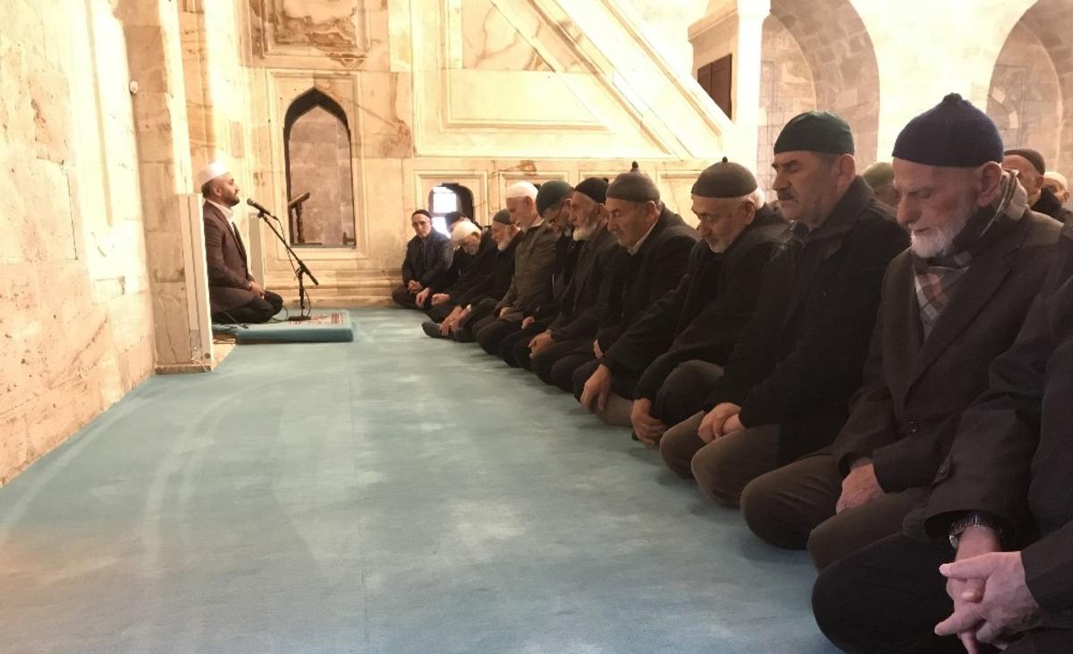 İdlib şehitleri i&ccedil;in Yasin&rsquo;i Şerif okundu