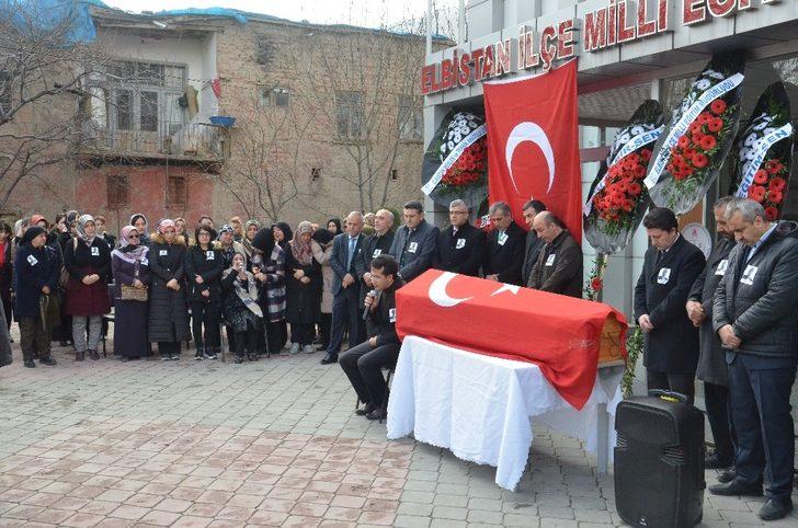 Kalp krizi sonucu hayatını kaybeden öğretmene hüzünlü veda G2