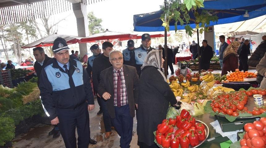 İzmit Belediyesi pazar yerlerini denetledi