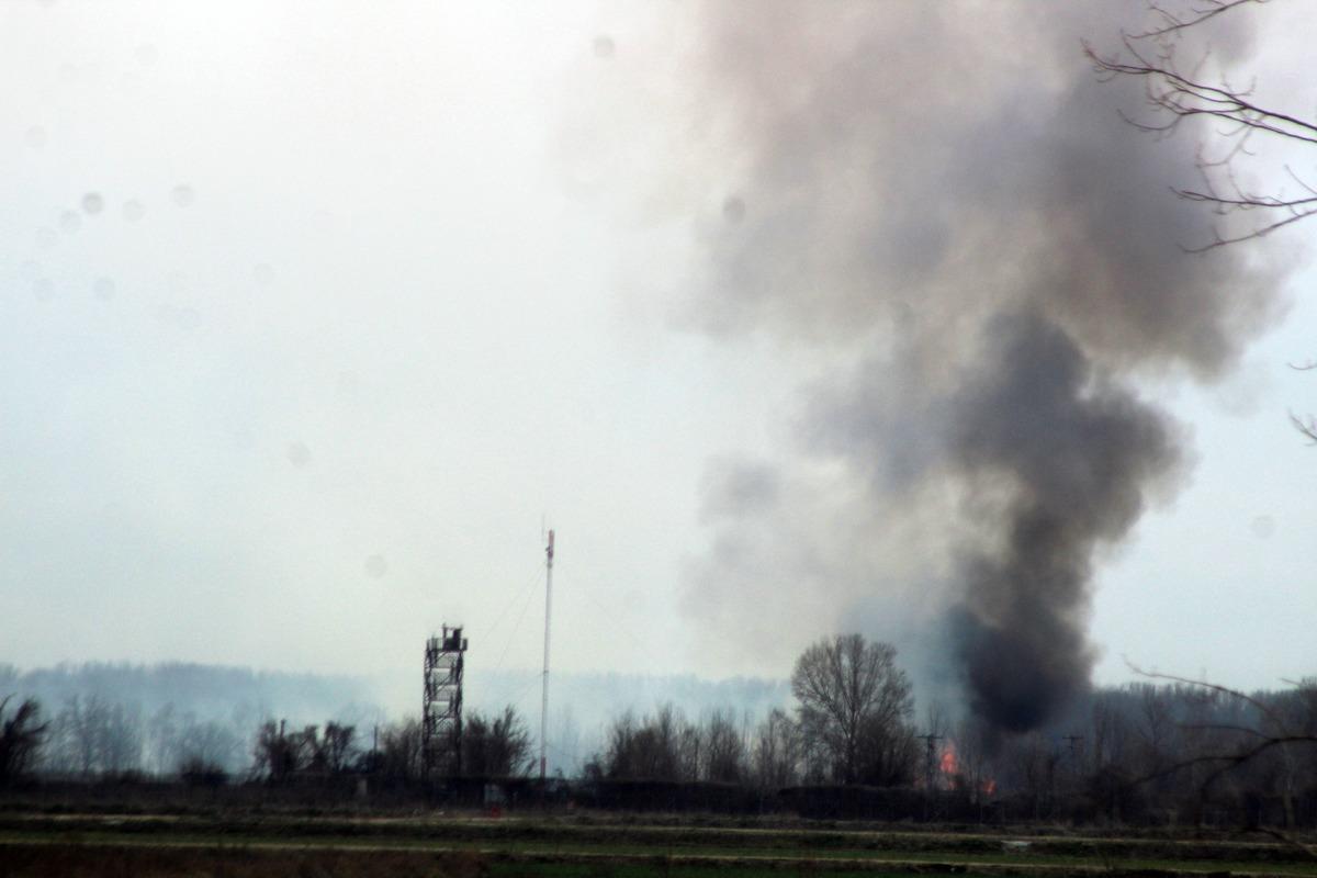 M&uuml;ltecilerin akın ettiği Yunanistan sınırında esrarengiz yangın