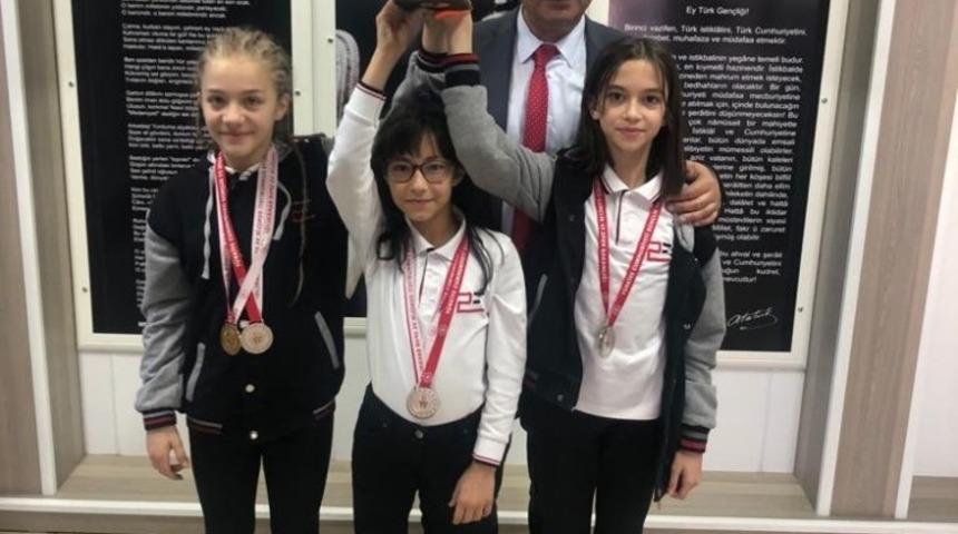 İki Eyl&uuml;l Ortaokulu jimnastikte 2&rsquo;inci oldu