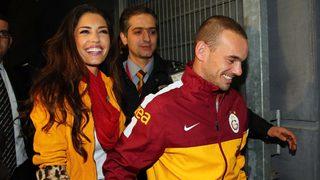 Yolanthe'den Sneijder'e aşk çalımı