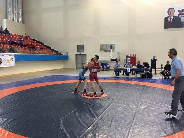 Gençlik ve Spor Hizmetleri İl Müdürü Murat Eskici: “Vatansever sporcular ve idareciler sayesinde, milletimizin sırtı yere gelmeyecek” G4