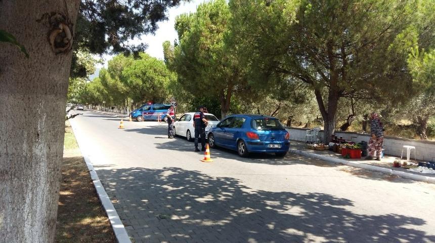 Jandarma aranan 16 kişiyi yakaladı