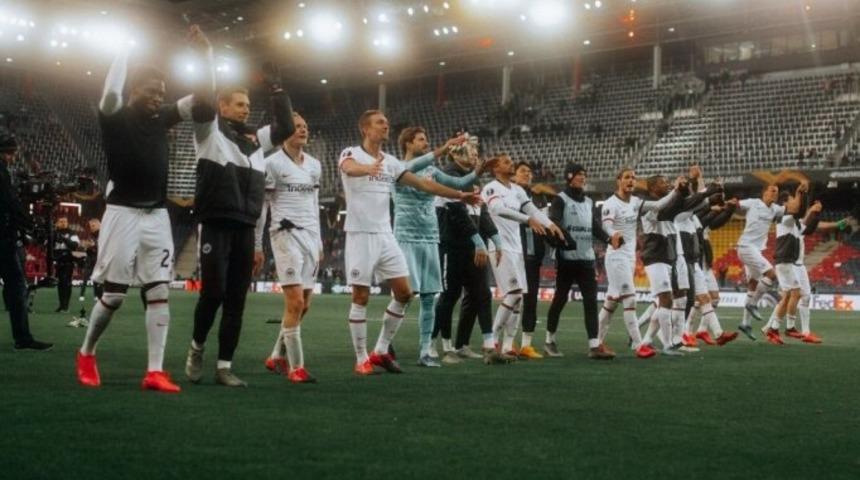 Eintracht Frankfurt turu aldı, Basel'in rakibi oldu