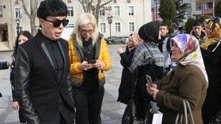  Yılmaz Morgül, konserlerini iptal edip, şehit ailesini ziyaret etti 