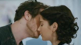 Maral 1. bölümüyle tam not aldı