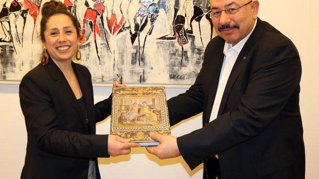 Sanko Sanat Galerisinde kolaj sergisi