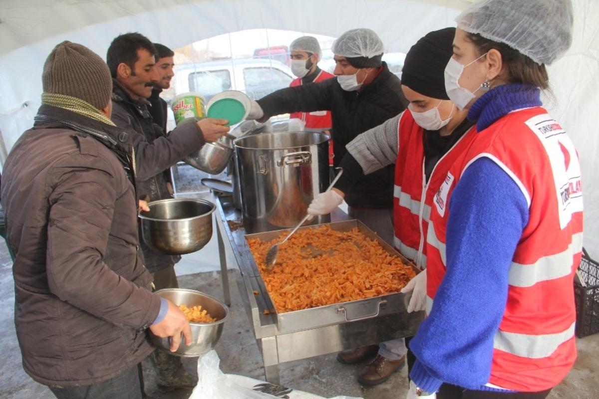 Başkale&rsquo;de deprem b&ouml;lgesinde yaralar sarılıyor