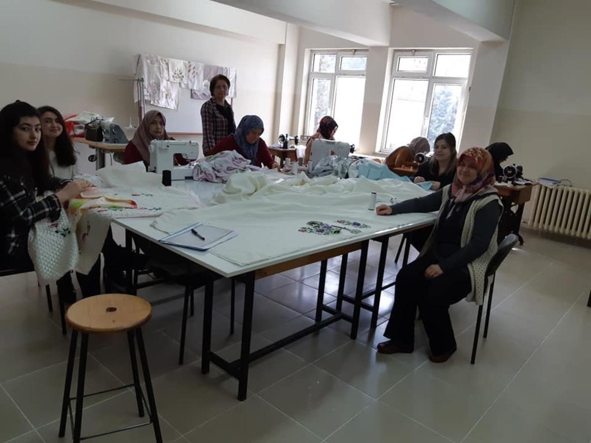 Şaphane&rsquo;de &rsquo;&rsquo;Makine Nakışları Kursu&rsquo;&rsquo;