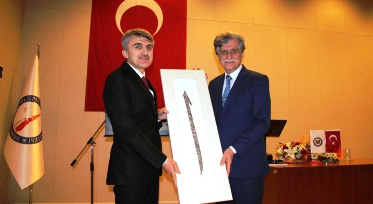 Rekt&ouml;r Uysal: "Mevlana gibi olabilsek, ne g&uuml;zel olur"