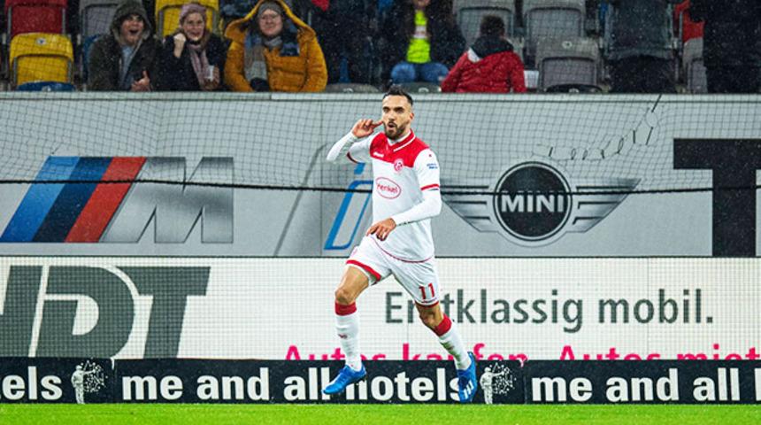 Kenan Karaman'ın 2 gol attığı maçta Düsseldorf bir puanla yetindi