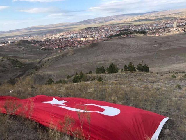 Sungurlu’da manastır tepesine Türk bayrağı