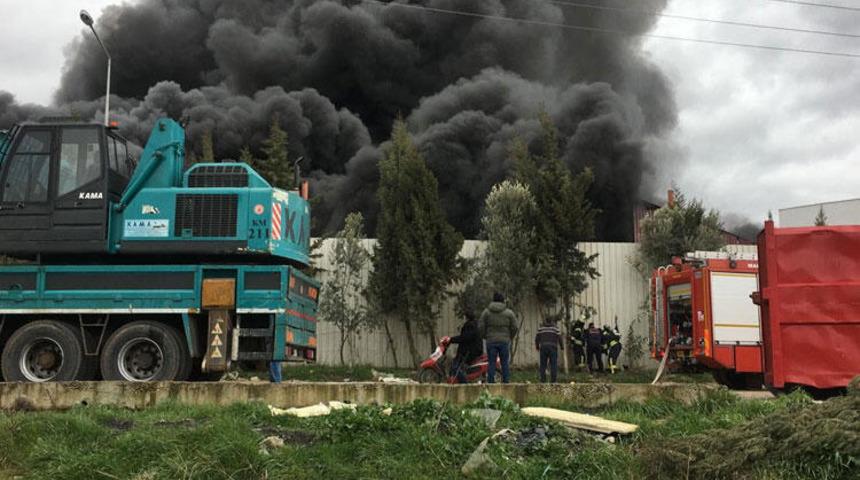 Manisa'da geri d&ouml;n&uuml;ş&uuml;m tesisinde yangın paniği