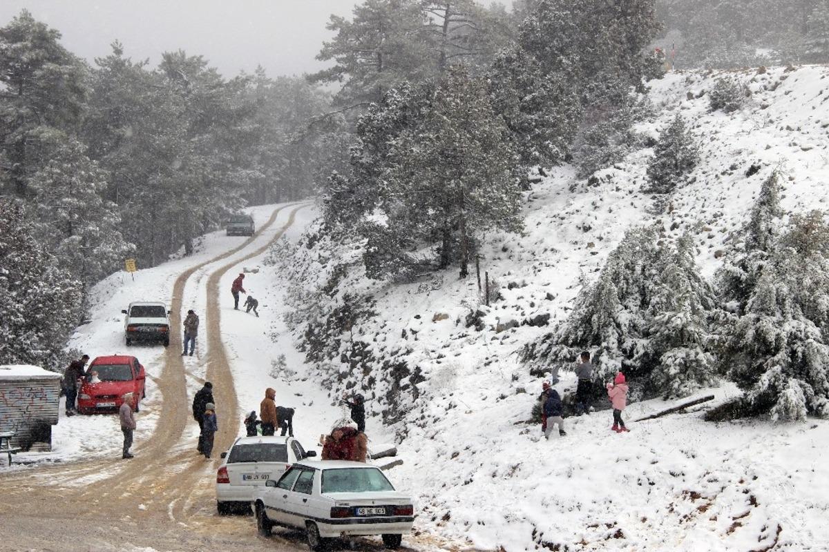 Muğla&rsquo;nın y&uuml;ksek kesimleri kara teslim