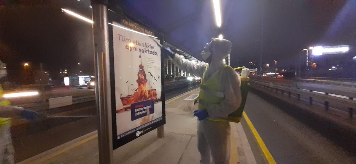 İstanbul'da metrob&uuml;s ve duraklarda 'koronavir&uuml;s" &ouml;nlemi