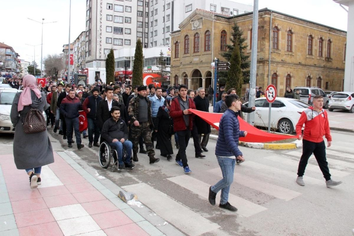 Alperenler şehitler i&ccedil;in y&uuml;r&uuml;d&uuml;
