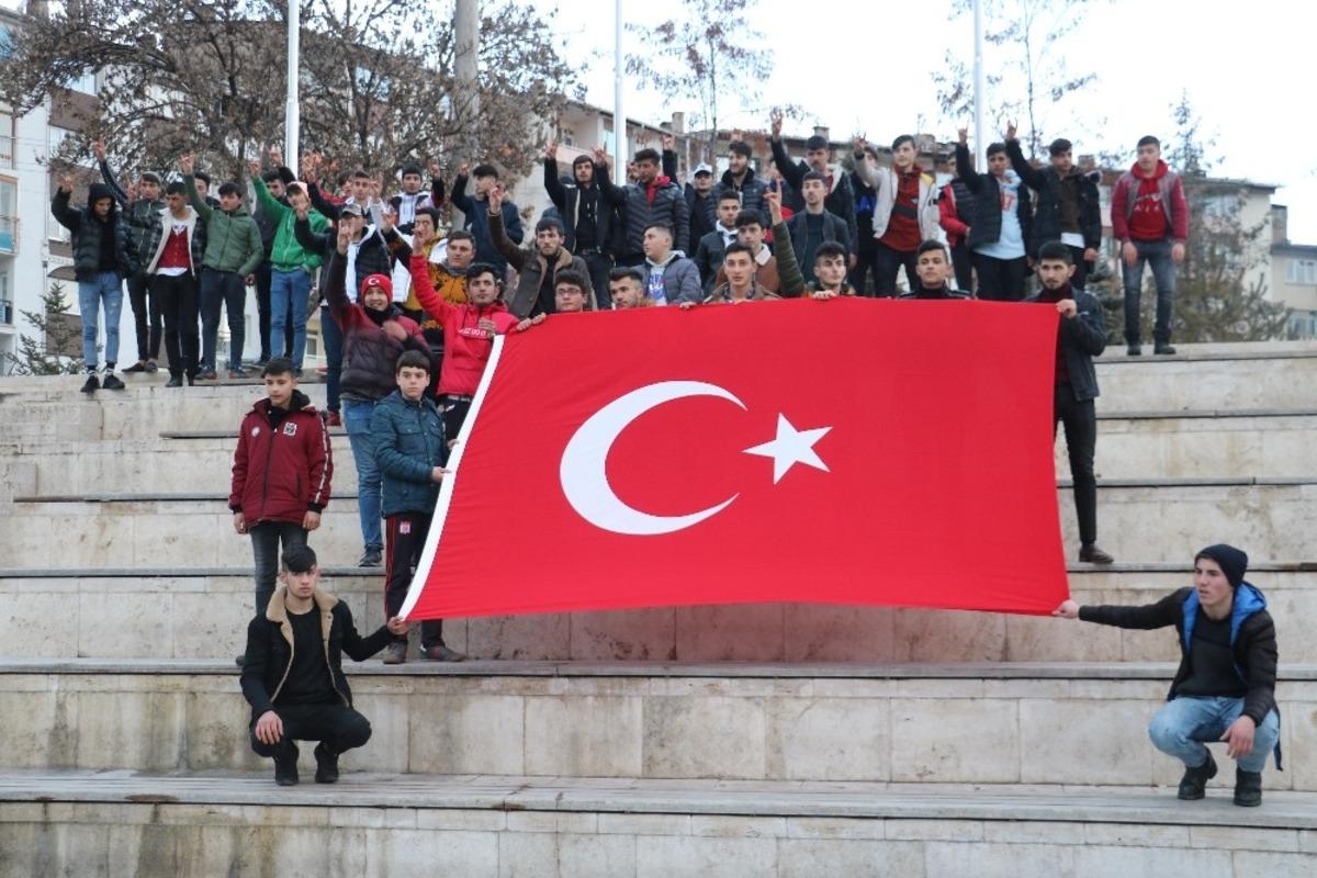 Sivaslılar İdlib şehitleri i&ccedil;in y&uuml;r&uuml;d&uuml;