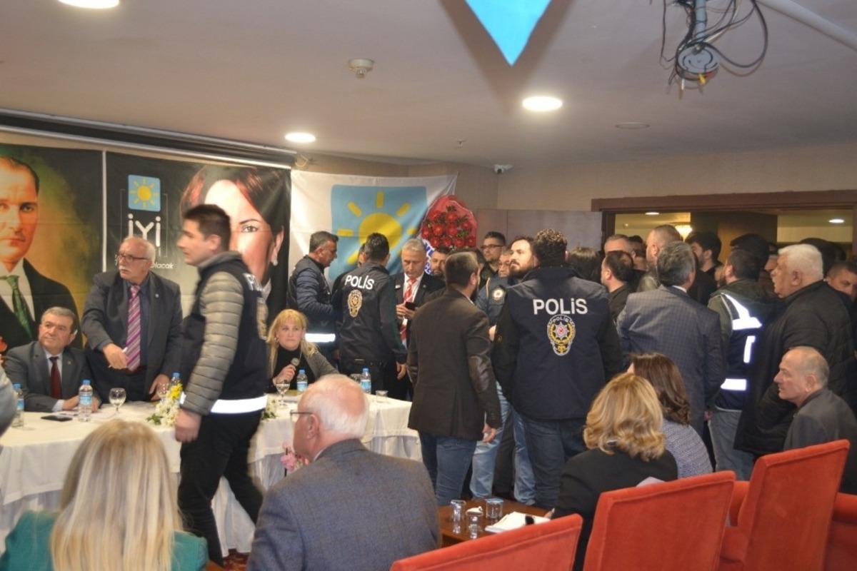 İYİ Parti Kdz. Ereğli Kongresi&rsquo;nde &lsquo;&uuml;yelik&rsquo; tartışması