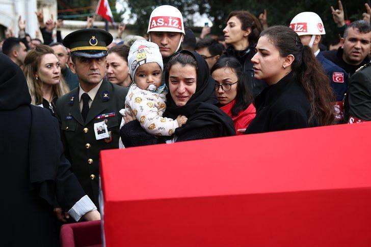 "BEN ŞİMDİ KİMİN YOLUNU GÖZLEYECEĞİM"