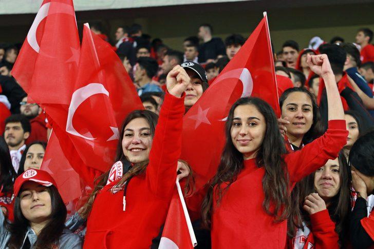 ÖZET | Antalyaspor - Fenerbahçe maç sonucu: 2-2 G3