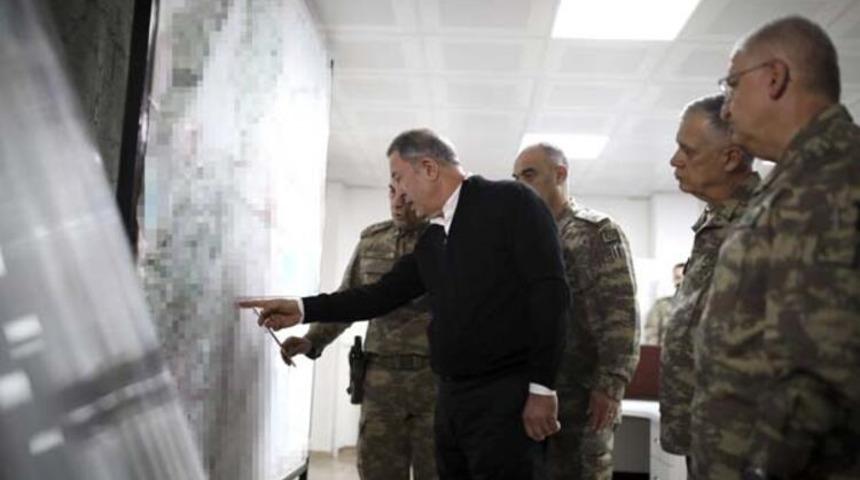 Milli Savunma Bakanı Hulusi Akar ve komuta kademesi sıfır noktasında