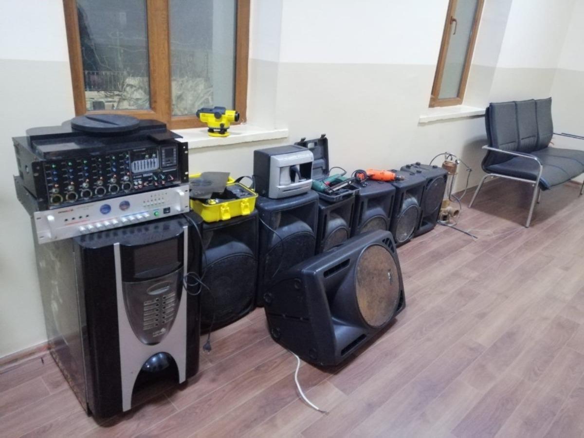 70 bin TL'lik ses sistemini &ccedil;aldılar! Operasyonla kıskıvrak yakalandılar