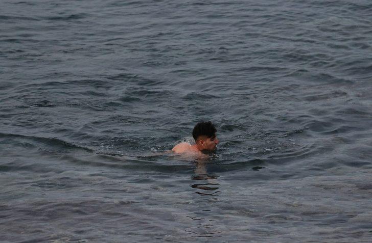 Ayvacık'ta can pazarı! Sahil Güvenlik ekipleri son anda kurtardı G4