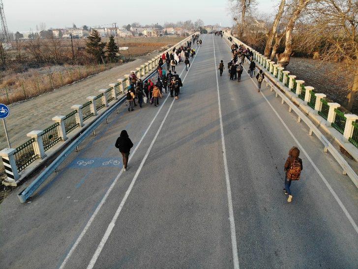 Bakan Soylu, Türkiye'den ayrılan göçmen sayısını açıkladı G3