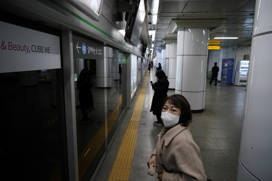 Koronavir&uuml;sle ilgili korkutan a&ccedil;ıklama: G&ouml;zden bile giriyor!