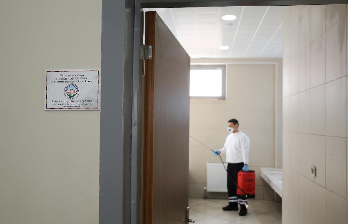 Talas&rsquo;ta okullar periyodik olarak temizleniyor