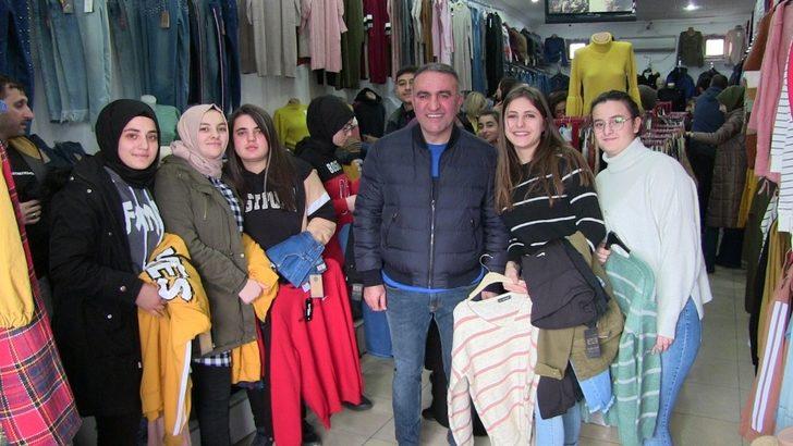 Doğum gününü kimsesiz çocuklarla kutladı G2