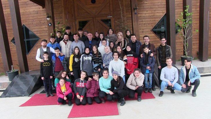 Doğum gününü kimsesiz çocuklarla kutladı G5