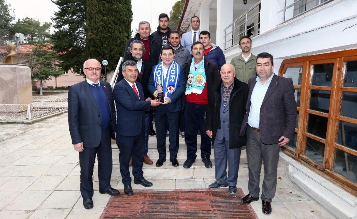 Başkan T&uuml;t&uuml;nc&uuml;&rsquo;den yerel siyaset dersi