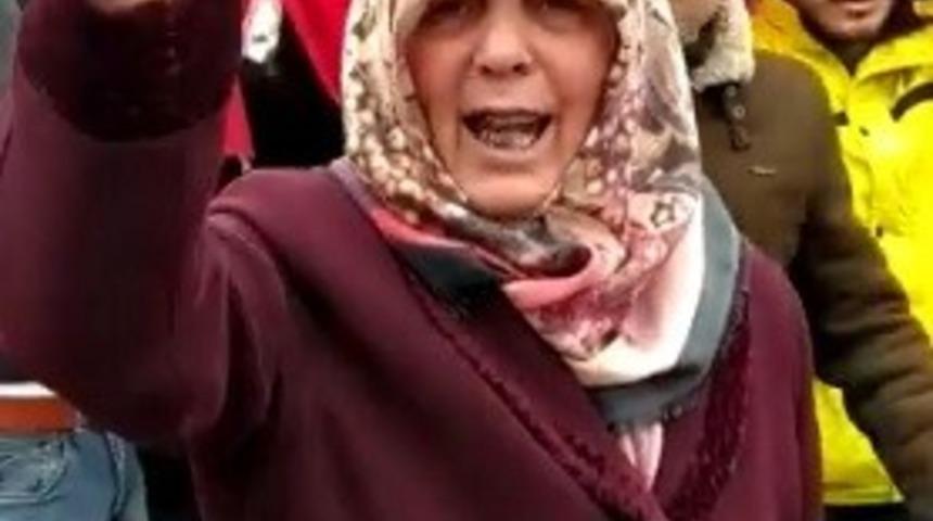 Şehit yürüyüşüne katılan kadının söyledikleri sosyal medyada yankı buldu