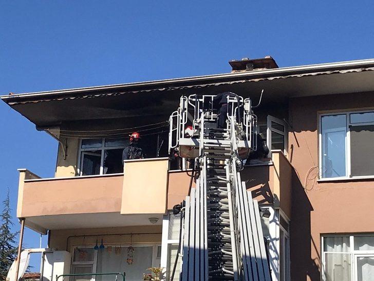 3 katlı apartmanda çıkan yangın maddi hasara yol açtı G2