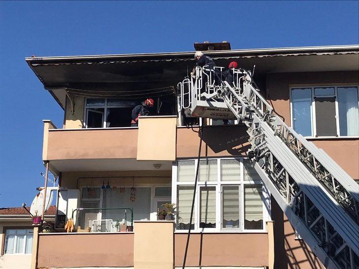 3 katlı apartmanda çıkan yangın maddi hasara yol açtı G3