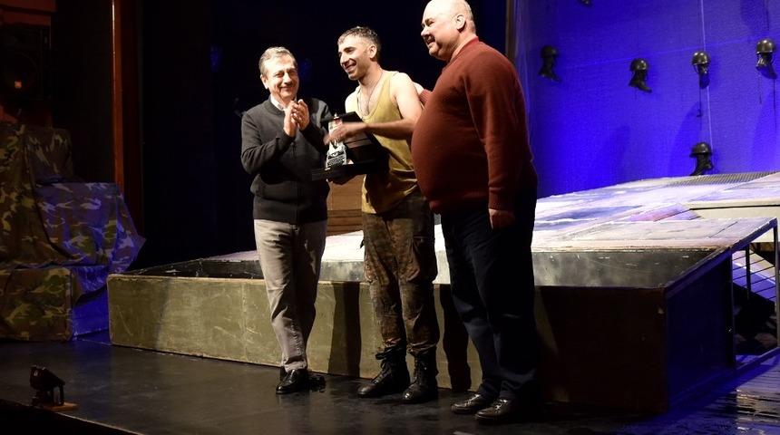 Mert Turak&rsquo;a &ouml;d&uuml;l&uuml; takdim edildi