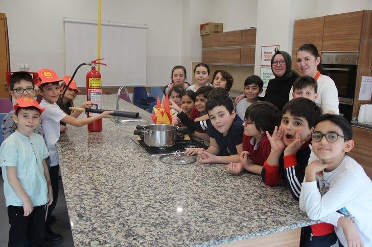 Öğrenciler Sivil Savunma Günü’nde tatbikat gerçekleştirdi G3