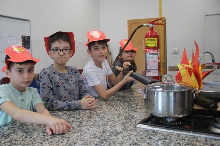 Öğrenciler Sivil Savunma Günü’nde tatbikat gerçekleştirdi G4