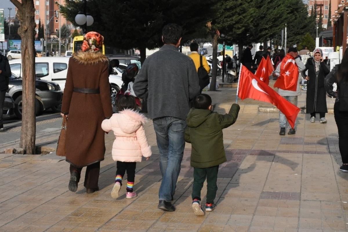 Şahinbey T&uuml;rk bayraklarıyla donatıldı