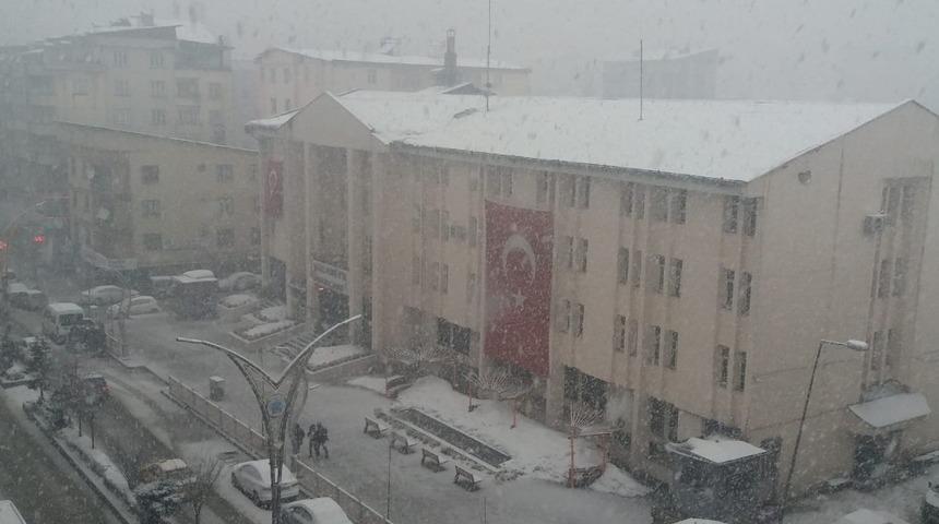 Hakkari’de kar ve sis etkili olmaya başladı