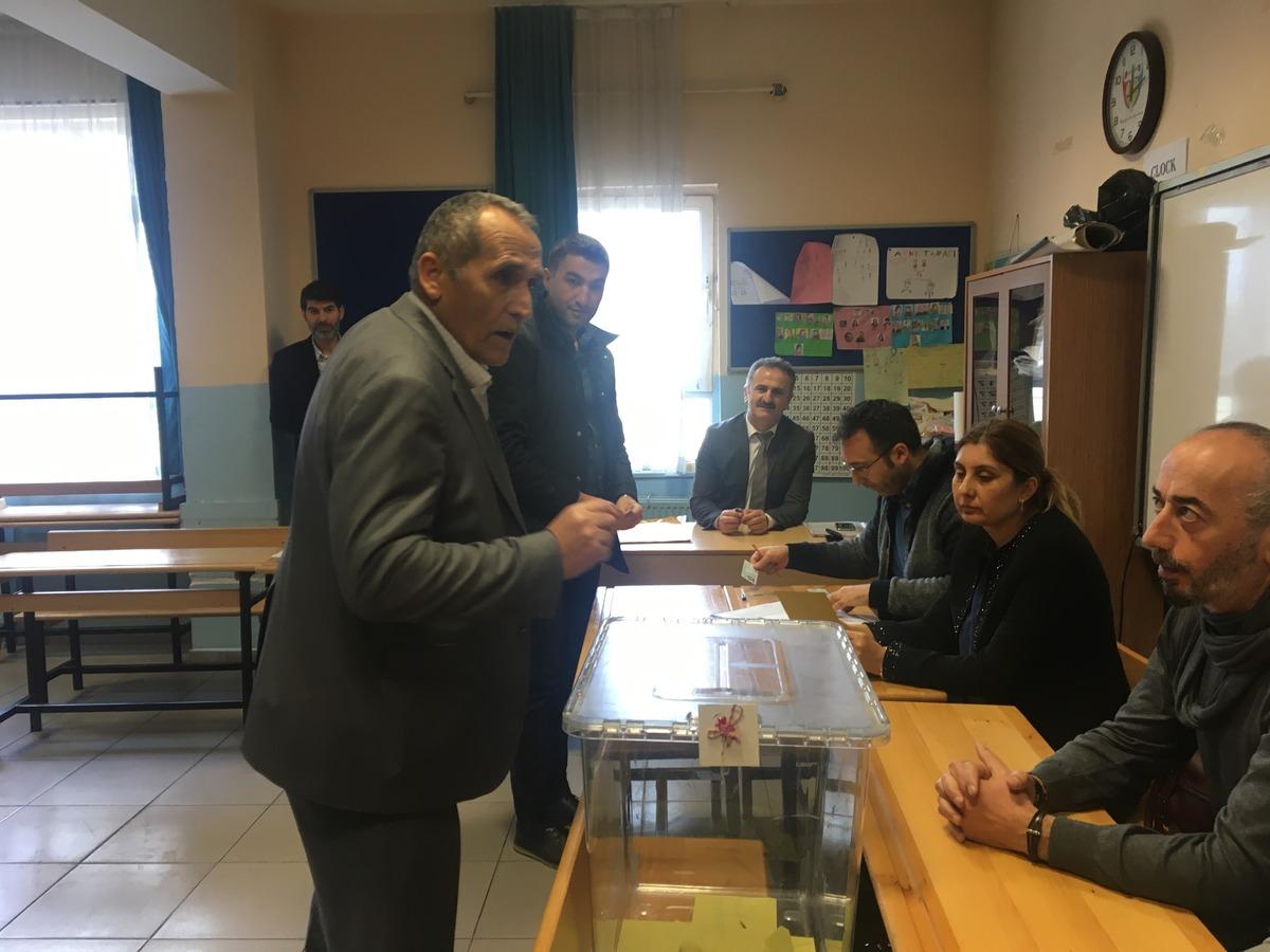 Olmayan mahallenin muhtarlık se&ccedil;iminde kıyasıya yarış!