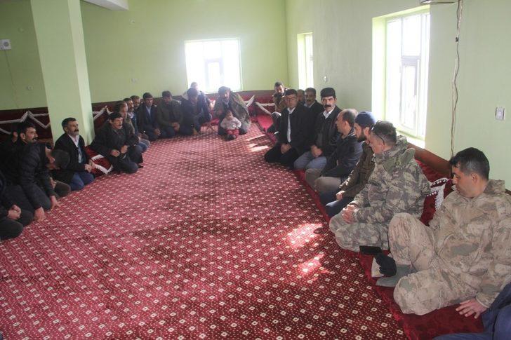 Depremden etkilenen mahallelere ‘geçmiş olsun’ ziyareti G1